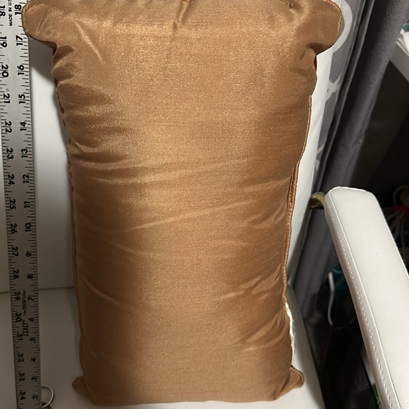 Nice maroon pillow no tags Used in like new condition - Picture 4 of 8